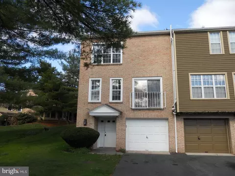 113 Medinah Dr, Reading, PA 19607 photo 2
