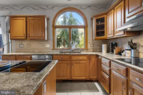 Kitchen - 2908 Duffield Ln, Reading, PA 19608 photo 3 of 6