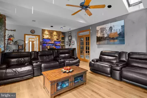 Living - 2908 Duffield Ln, Reading, PA 19608 photo 2 of 2