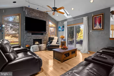 Living - 2908 Duffield Ln, Reading, PA 19608 photo 1 of 2