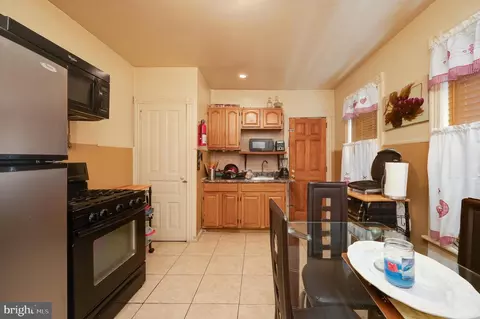 Kitchen - 351 Spring St, Reading, PA 19601 photo 2 of 9