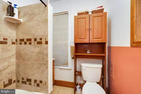 Bath - 351 Spring St, Reading, PA 19601 photo 1 of 2