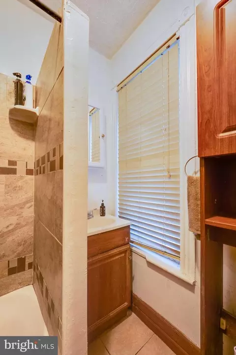 Bath - 351 Spring St, Reading, PA 19601 photo 2 of 2
