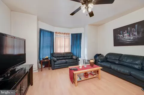 Living - 351 Spring St, Reading, PA 19601 photo 2 of 4
