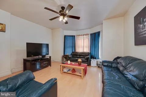Living - 351 Spring St, Reading, PA 19601 photo 1 of 4