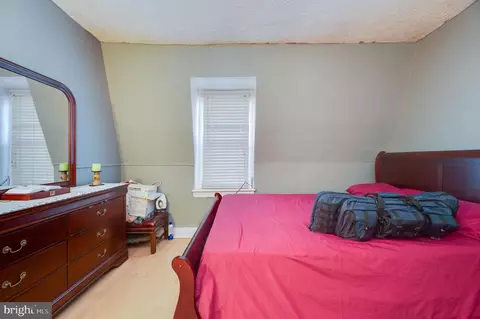 Bedroom - 351 Spring St, Reading, PA 19601 photo 6 of 7