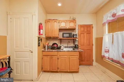 Kitchen - 351 Spring St, Reading, PA 19601 photo 4 of 9