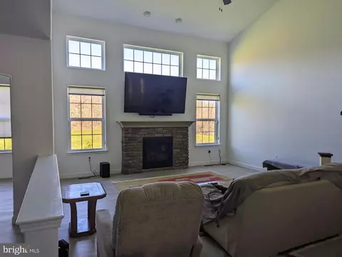 Living - 1001 Spinacker Ln, Reading, PA 19605 photo 2 of 7
