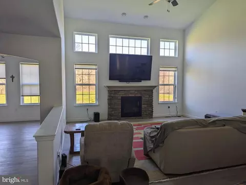Living - 1001 Spinacker Ln, Reading, PA 19605 photo 1 of 7