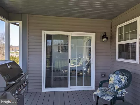 Exterior - 1001 Spinacker Ln, Reading, PA 19605 photo 10 of 42