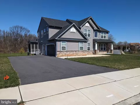Exterior - 1001 Spinacker Ln, Reading, PA 19605 photo 5 of 42