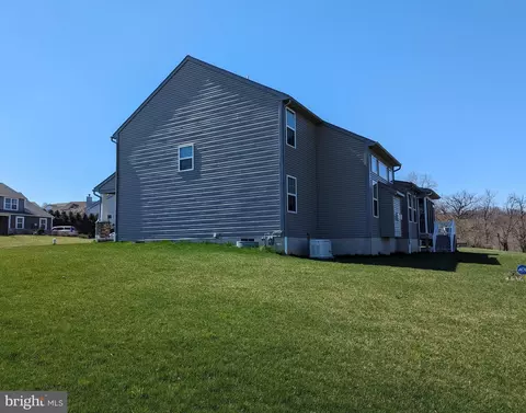 Exterior - 1001 Spinacker Ln, Reading, PA 19605 photo 26 of 42