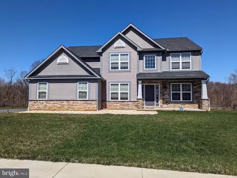 Exterior - 1001 Spinacker Ln, Reading, PA 19605 photo 2 of 42