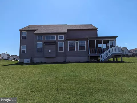 Exterior - 1001 Spinacker Ln, Reading, PA 19605 photo 27 of 42