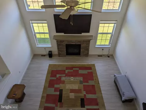 Living - 1001 Spinacker Ln, Reading, PA 19605 photo 5 of 7