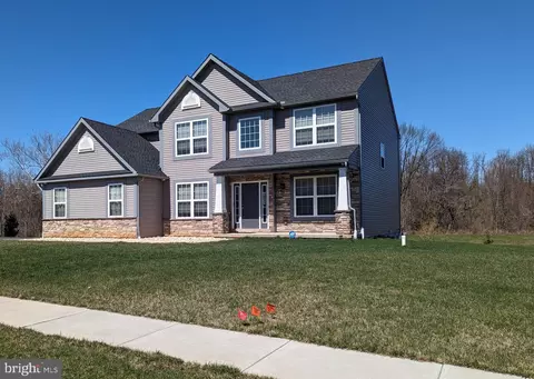 Exterior - 1001 Spinacker Ln, Reading, PA 19605 photo 3 of 42