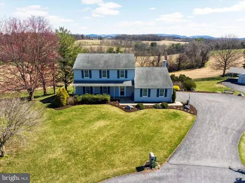 18 Lisa Rd, Reading, PA 19608