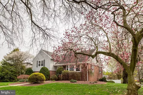 1664 Dauphin Ave, Reading, PA 19610