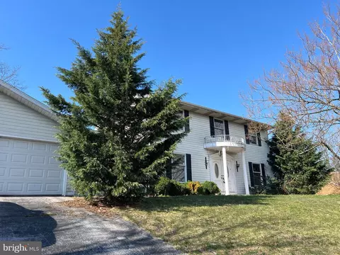 Exterior - 4 Estates Dr, Reading, PA 19606 photo 4 of 5
