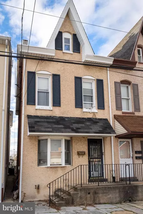 53 S Chestnut St, Boyertown, PA 19512