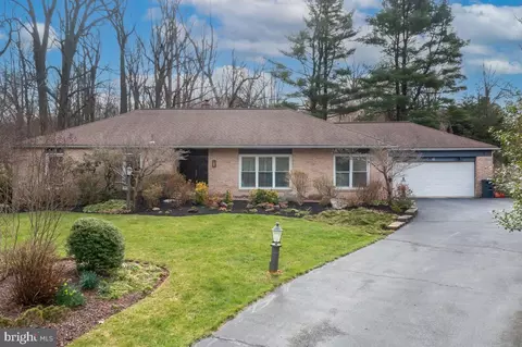 6 Chip Ln, Shillington, PA 19607