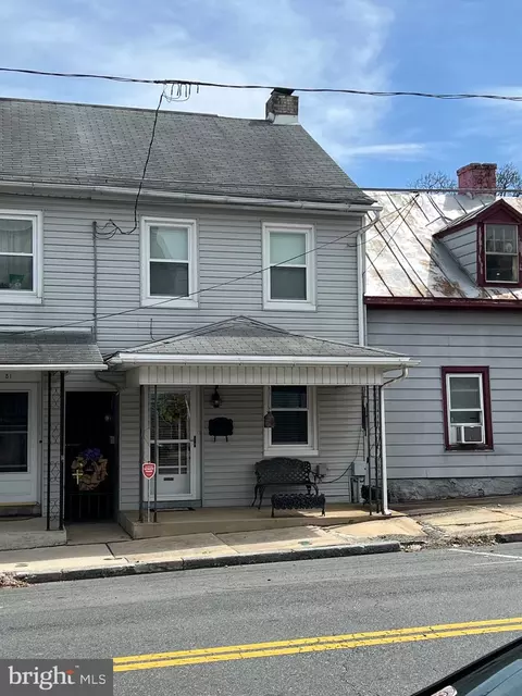 53 S 2nd St, Womelsdorf, PA 19567