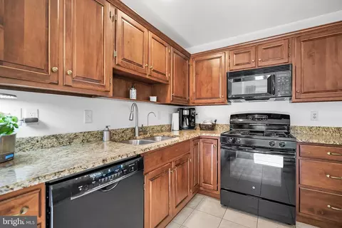 Kitchen - 1538 Huron Dr, Reading, PA 19608 photo 2 of 3