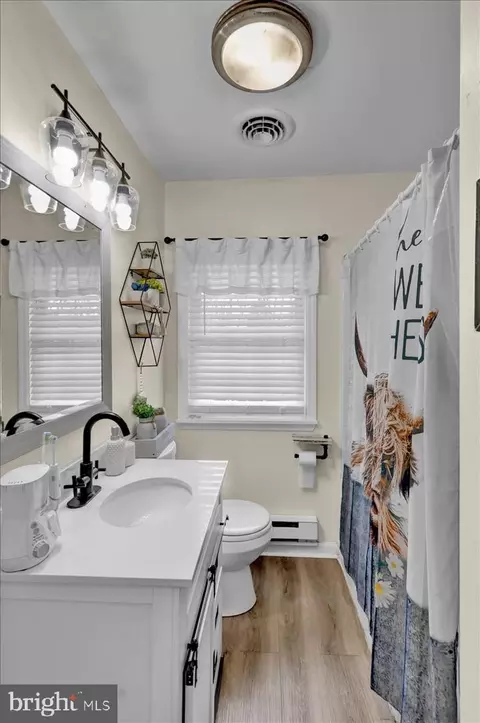 Bath - 1640 Liberty Ave, Reading, PA 19607 photo 1 of 3