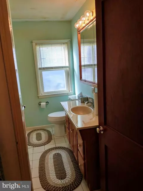 Bath - 1403 Lacrosse Ave, Reading, PA 19607 photo 1 of 1