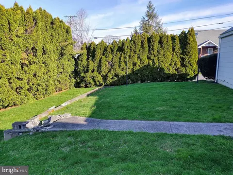 Exterior - 1403 Lacrosse Ave, Reading, PA 19607 photo 9 of 15