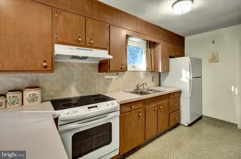 Kitchen - 49 Miller Dr, Reading, PA 19608 photo 2 of 3