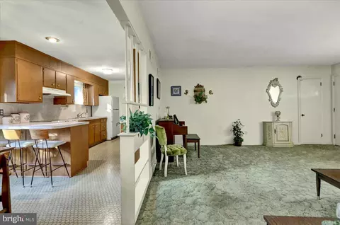 Living - 49 Miller Dr, Reading, PA 19608 photo 4 of 4