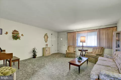 Living - 49 Miller Dr, Reading, PA 19608 photo 3 of 4