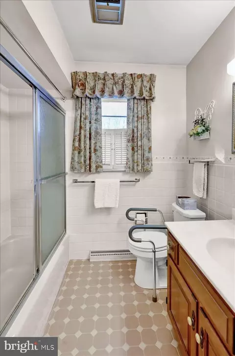 Bath - 49 Miller Dr, Reading, PA 19608 photo 2 of 3