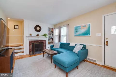 Living - 704 State St, Reading, PA 19607 photo 2 of 6