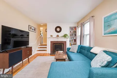 Living - 704 State St, Reading, PA 19607 photo 3 of 6
