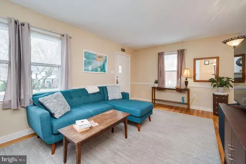 Living - 704 State St, Reading, PA 19607 photo 5 of 6