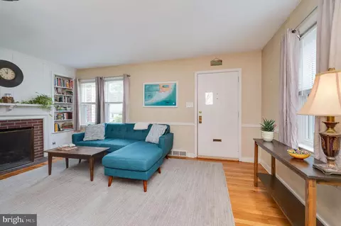 Living - 704 State St, Reading, PA 19607 photo 1 of 6