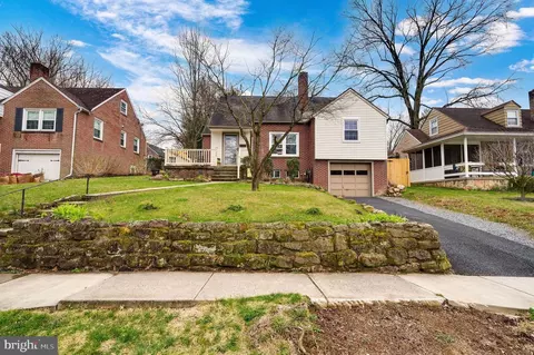 Exterior - 704 State St, Reading, PA 19607 photo 14 of 15