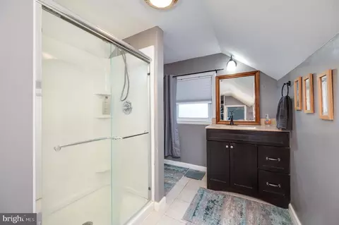 Bath - 704 State St, Reading, PA 19607 photo 2 of 2
