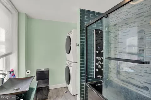 Bath - 226 Oley St, Reading, PA 19601 photo 2 of 4