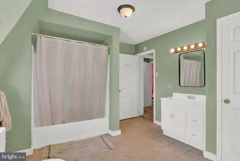 Bath - 226 Oley St, Reading, PA 19601 photo 4 of 4