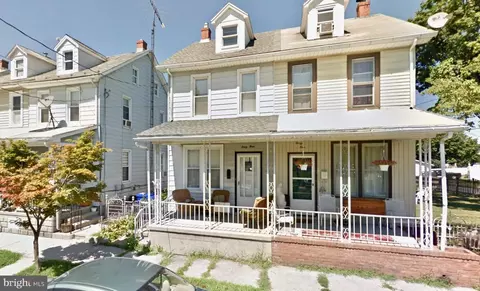 33 W Chestnut Ave, Robesonia, PA 19551