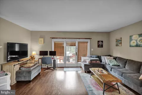 Living - 32 Warwick Ct, Reading, PA 19606 photo 1 of 3