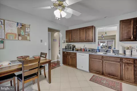 Kitchen - 32 Warwick Ct, Reading, PA 19606 photo 2 of 3