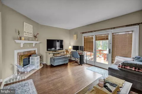 Living - 32 Warwick Ct, Reading, PA 19606 photo 2 of 3