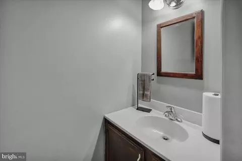 Bath - 32 Warwick Ct, Reading, PA 19606 photo 1 of 6