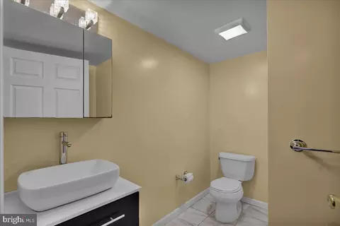 Bath - 32 Warwick Ct, Reading, PA 19606 photo 6 of 6