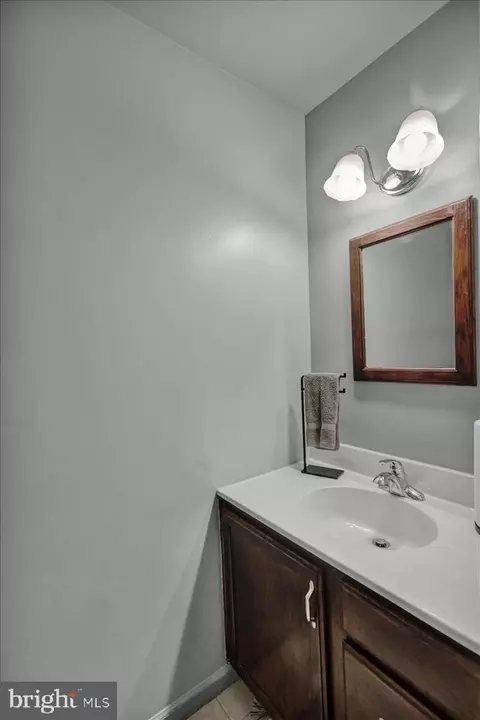 Bath - 32 Warwick Ct, Reading, PA 19606 photo 2 of 6