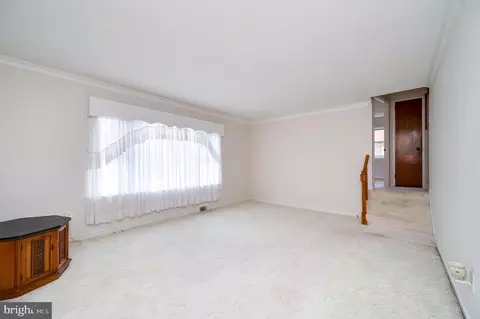 Living - 119 Eric Ave, Reading, PA 19607 photo 2 of 8